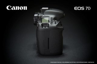 Canon EOS 7D • Vue côté droit Canon EOS 7D • Vue côté droit