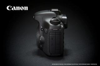Canon EOS 7D • Vue côté gauche Canon EOS 7D • Vue côté gauche
