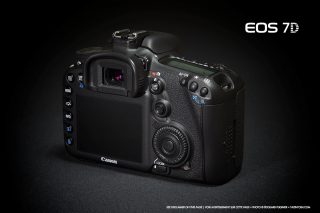 Canon EOS 7D • Vue 3-4 arrière droite Canon EOS 7D • Vue 3-4 arrière droite