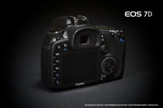 Canon EOS 7D • Vue 3-4 arrière gauche Canon EOS 7D • Vue 3-4 arrière gauche