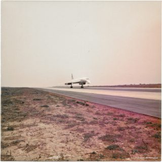 1 • Concorde au roulage, quelques secondes après l'atterrissage. 1 • Concorde au roulage, quelques secondes après l'atterrissage.