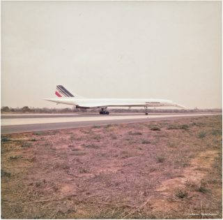4 • Retour d'escale, le Concorde quitte le taxiway et se présente sur la piste. 4 • Retour d'escale, le Concorde quitte le taxiway et se présente sur la piste.
