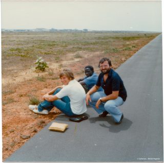 À droite, mon père. À droite, mon père.